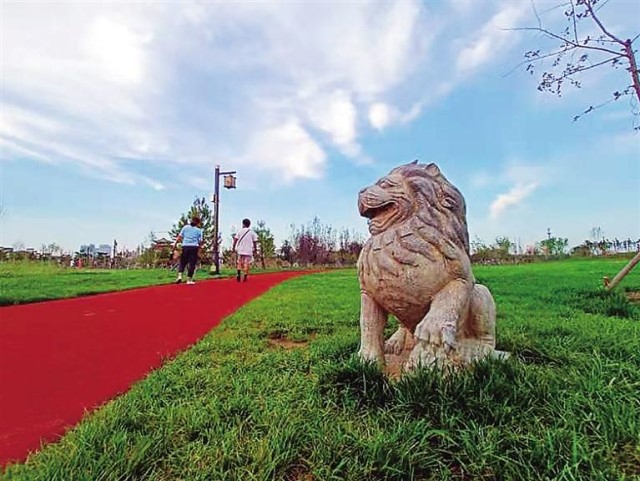 今年,沧州大运河畔又添一景,101尊石狮子入驻百狮园,给狮城沧州写上神