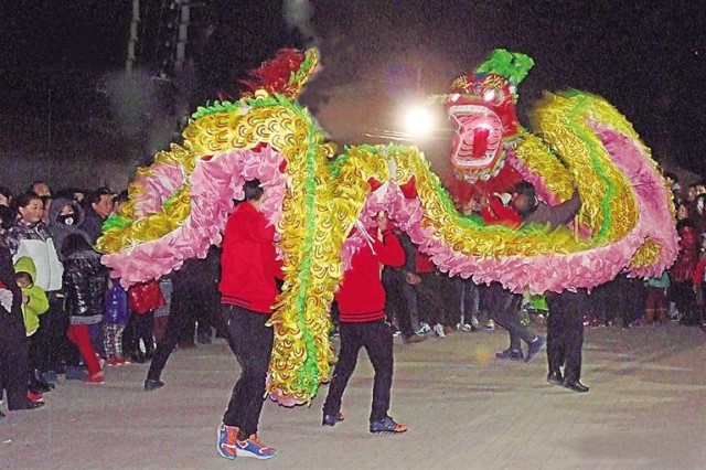 陳立新 陳四雄 張財源 攝影報道 從滄縣興濟鎮南街一路駛向大運河